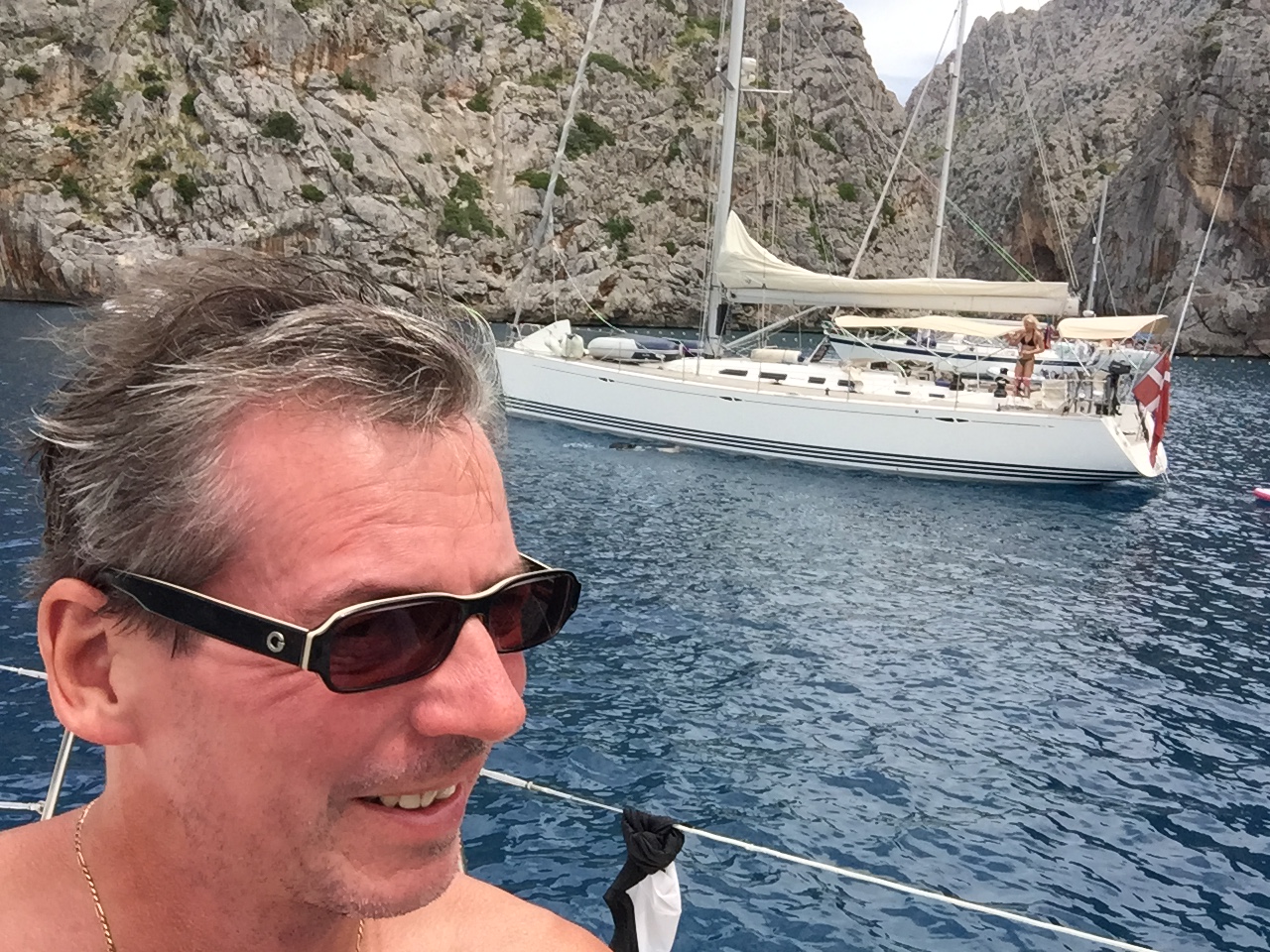 Skipper Klaus beim Badestopp SKS Mallorca